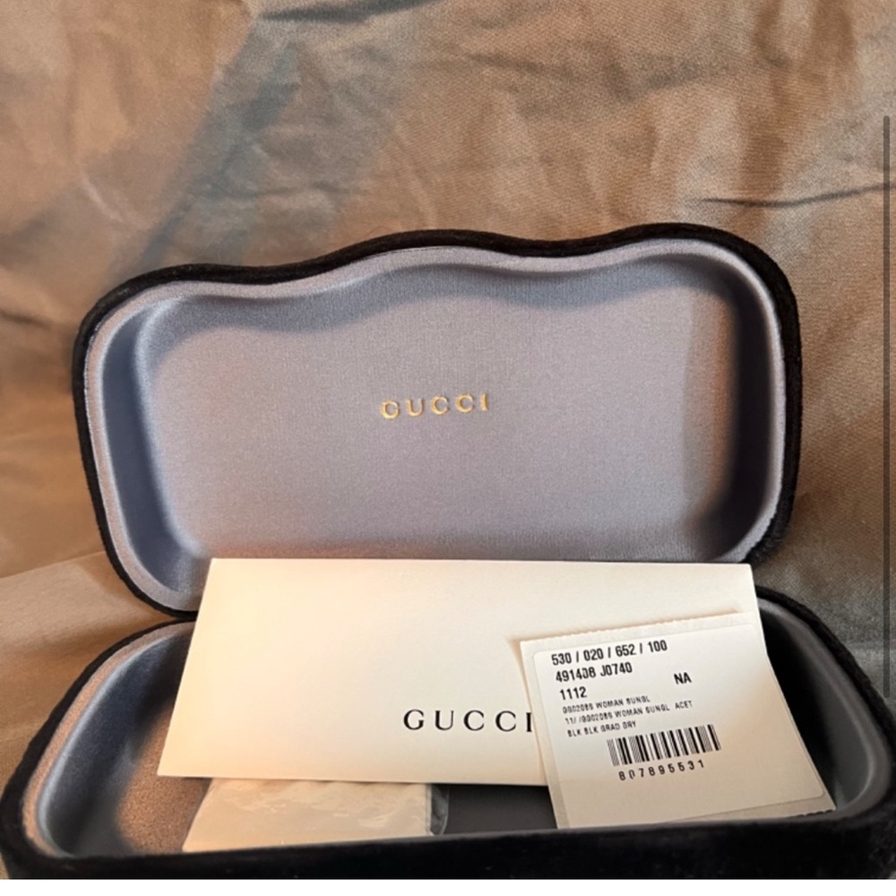 Gucci Black Oversized Sunglasses with Gold Accents - Picture 3 of 4